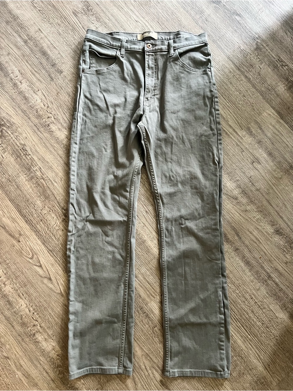 Wrangler Men's Straight Fit Jeans in Light grey - Classic Casual